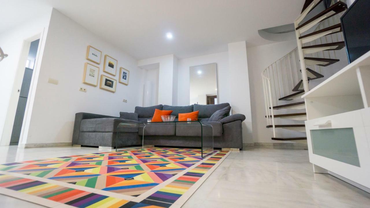Rentalsevilla Espacioso Duplex En La Puerta Real Luaran gambar