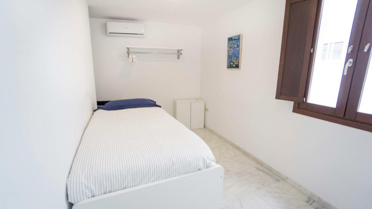Rentalsevilla Espacioso Duplex En La Puerta Real Luaran gambar